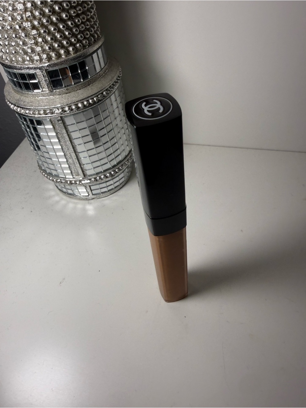 CHANEL Concealer shade b90